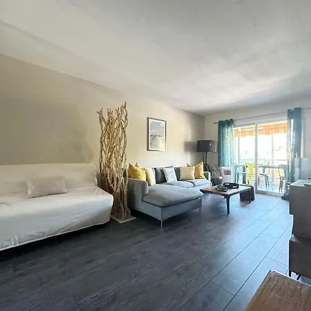Dernier Etage Avec Clim, Piscine Et Garage *